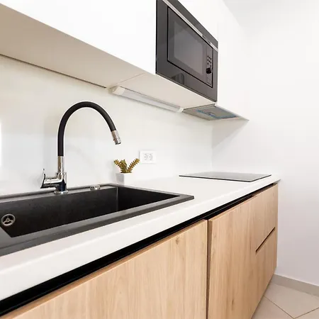 Superior Seaview Apt. With Pool * Umag