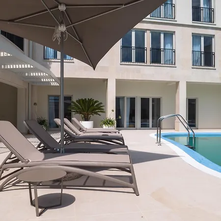 Superior Seaview Apt. With Pool *