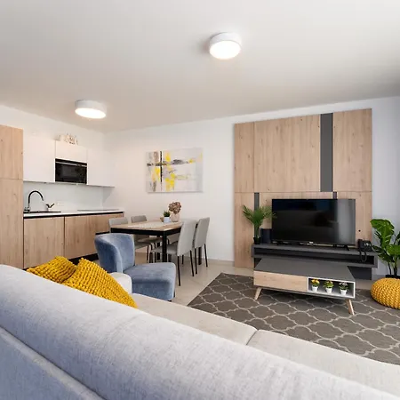 Superior Seaview Apt. With Pool Apartment