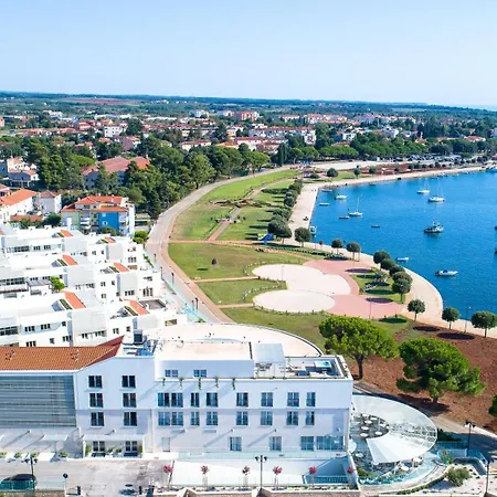 Superior Seaview Apt. With Pool Apartment